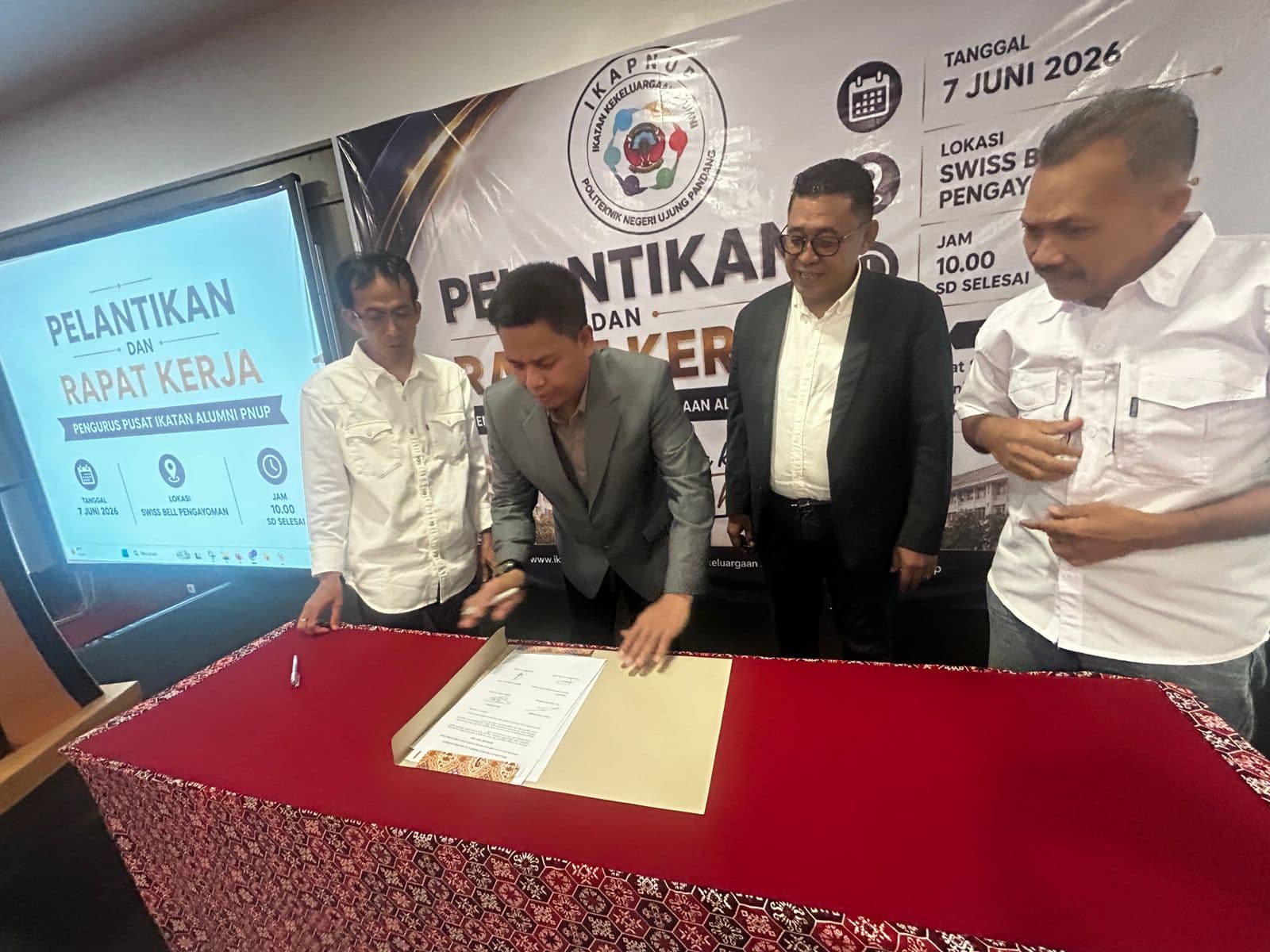 Penandatanganan pelantikan pengurus